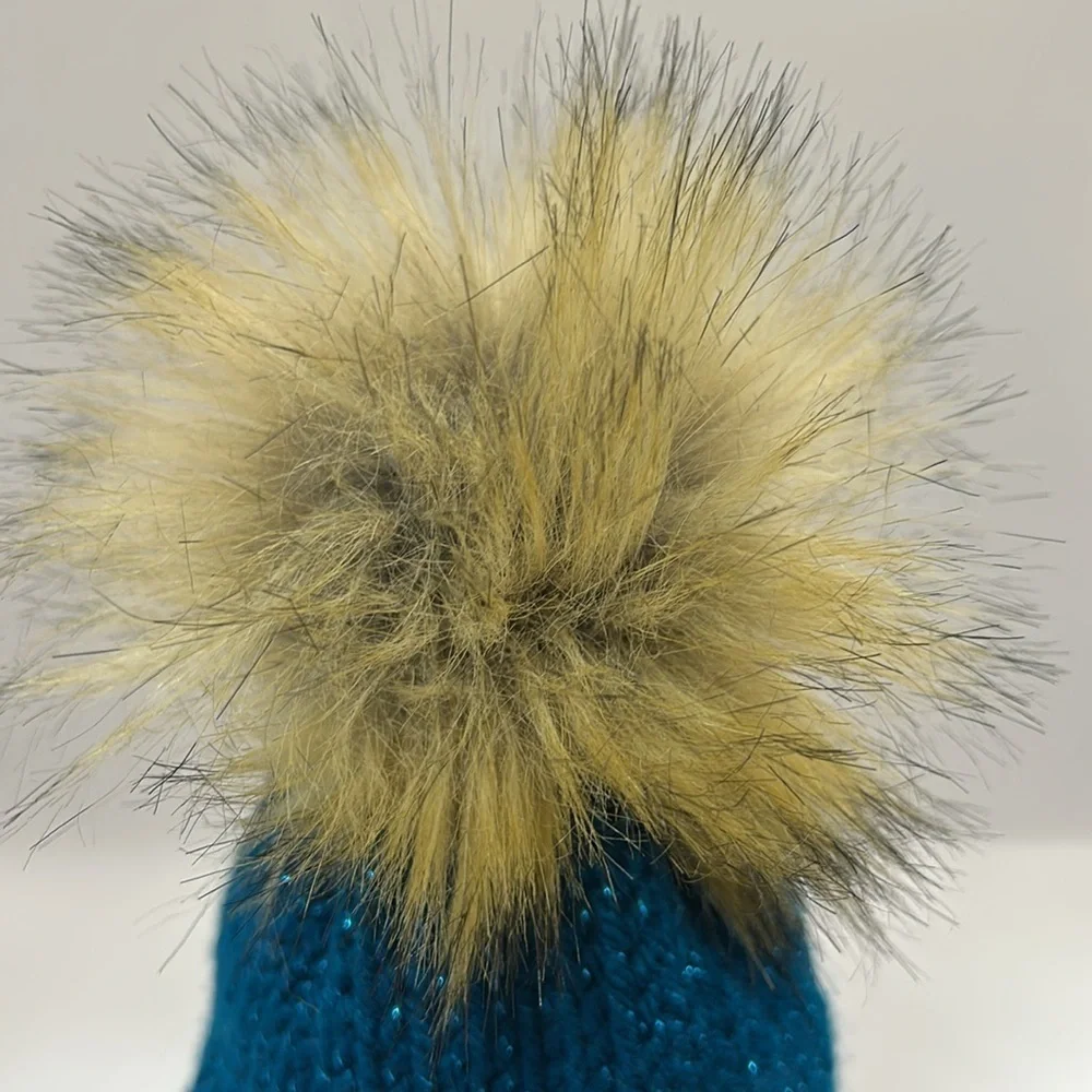Cozy Blue Knit Pom-Pom Hat for babies and toddlers   Removable Pom-Pom